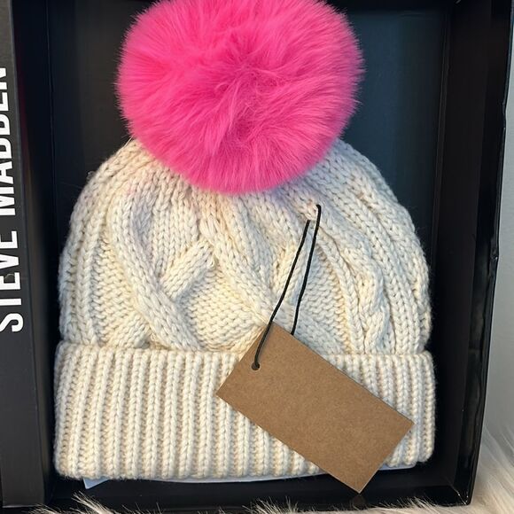 NIB Steve Madden 2PC Gift Set. Beanie Hat w/Matching Phone Crossbody Bag - Pink - Picture 3 of 12